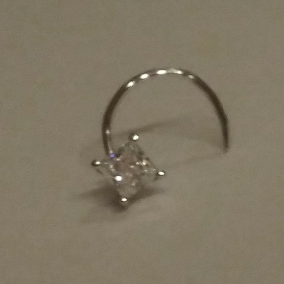 Nose/Lip Diamond Labret - Picture 3 of 3